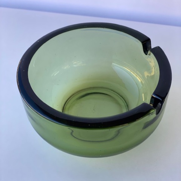 Mid-century Modern Green Glass Ashtray - Picture 2 of 8